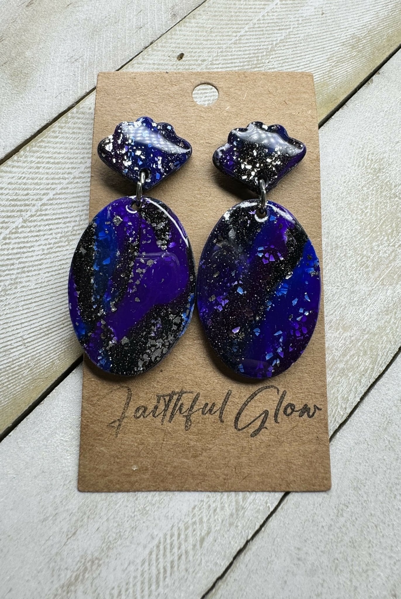 Cosmic Clam Oval - Deadwood South Boutique & Company LLC