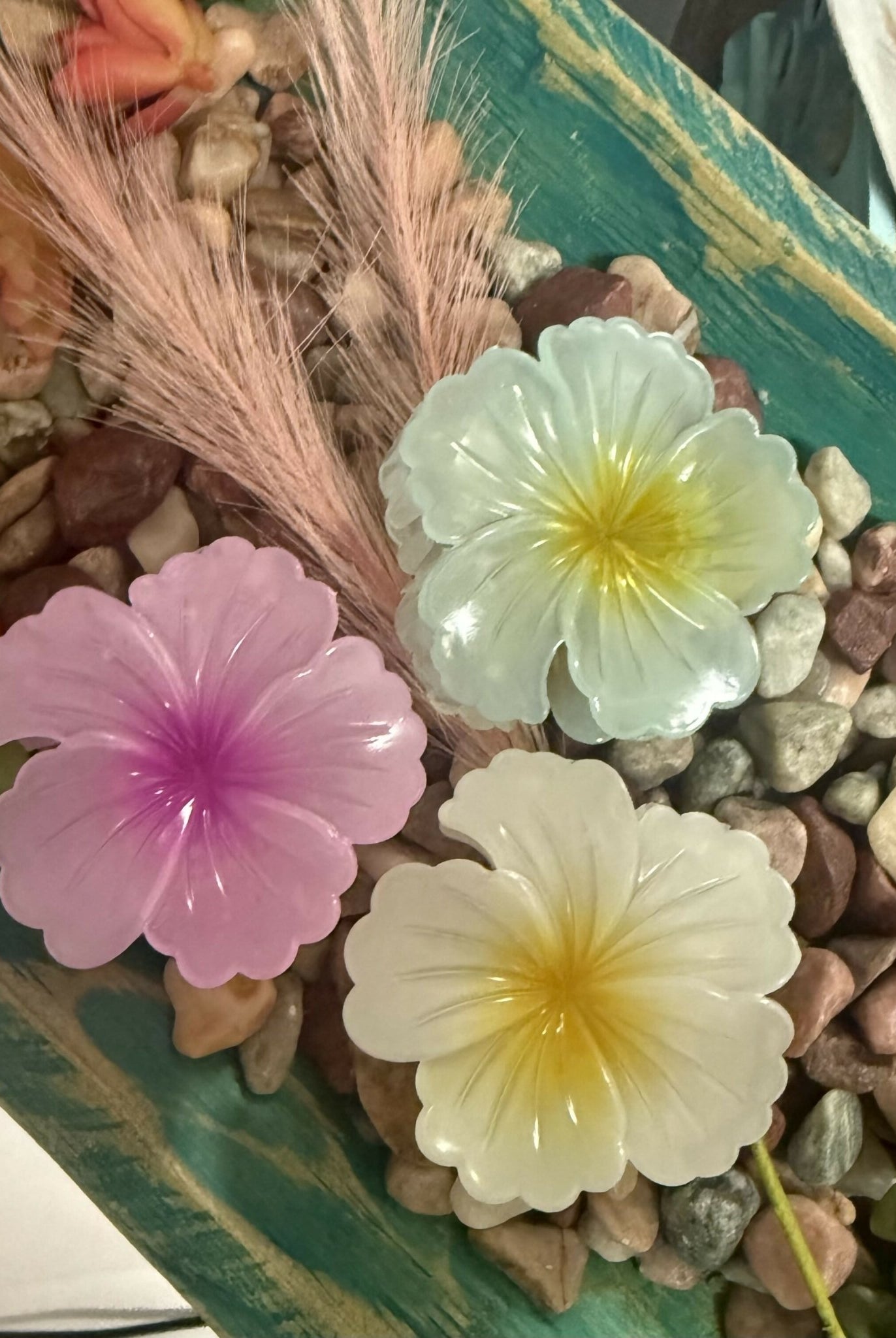 Hibiscus claw hair clips - Deadwood South Boutique & Company LLC
