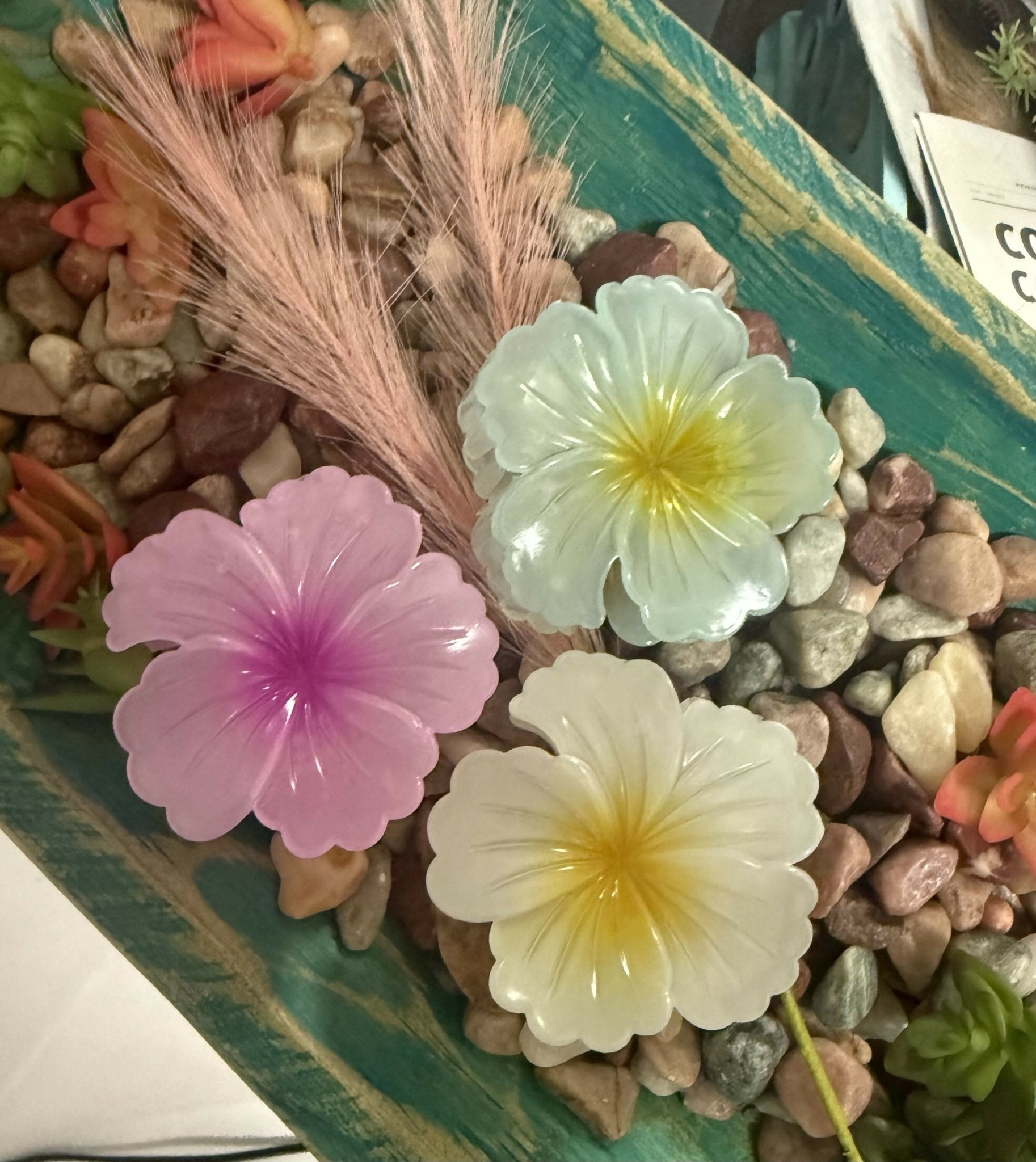 Hibiscus claw hair clips - Deadwood South Boutique & Company LLC