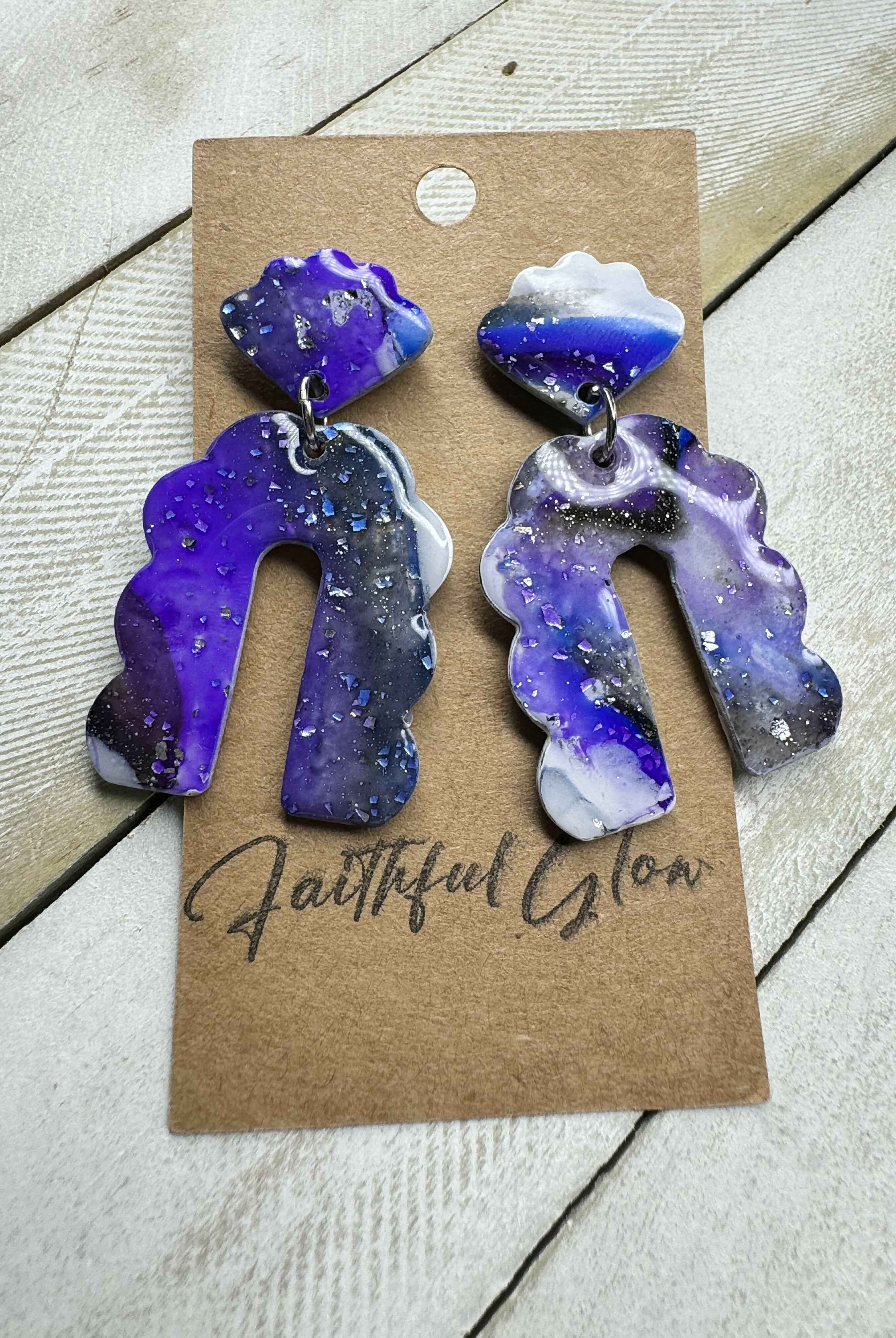 Cosmic Clam Rainbow-Jewelry-Faithful Glow-Deadwood South Boutique, Women's Fashion Boutique in Henderson, TX