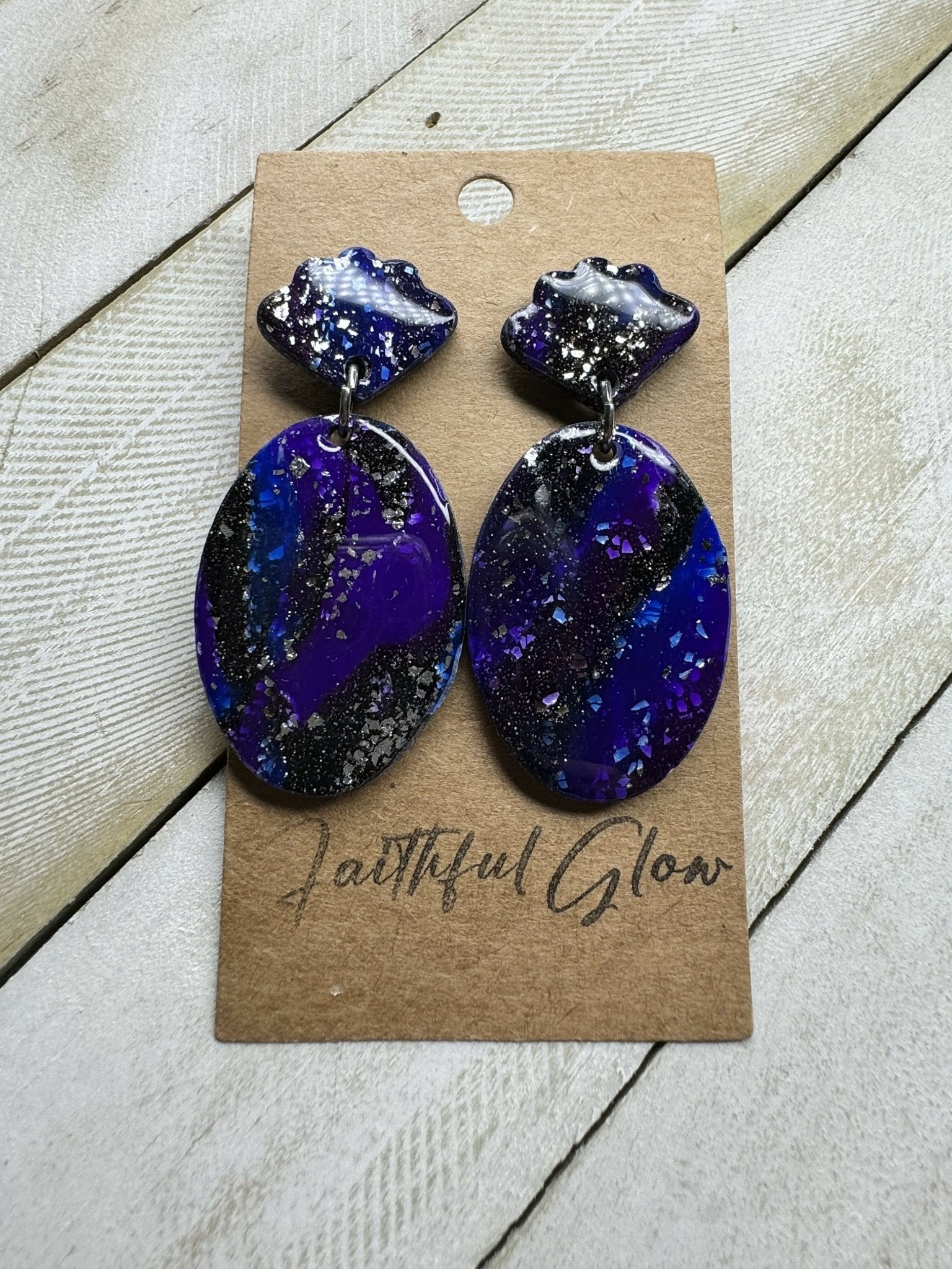 Cosmic Clam Oval - Deadwood South Boutique & Company LLC