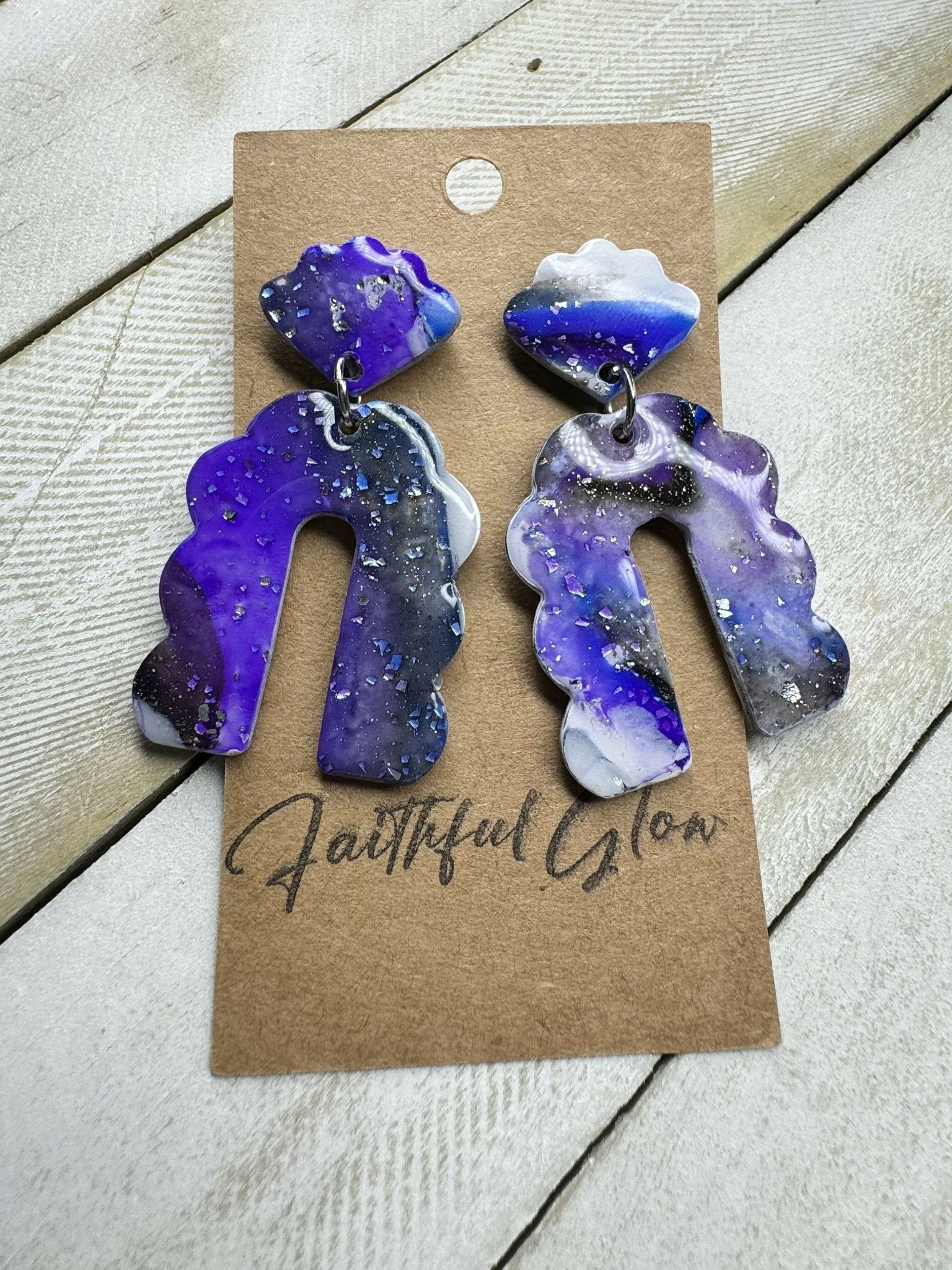 Cosmic Clam Rainbow - Deadwood South Boutique & Company LLC