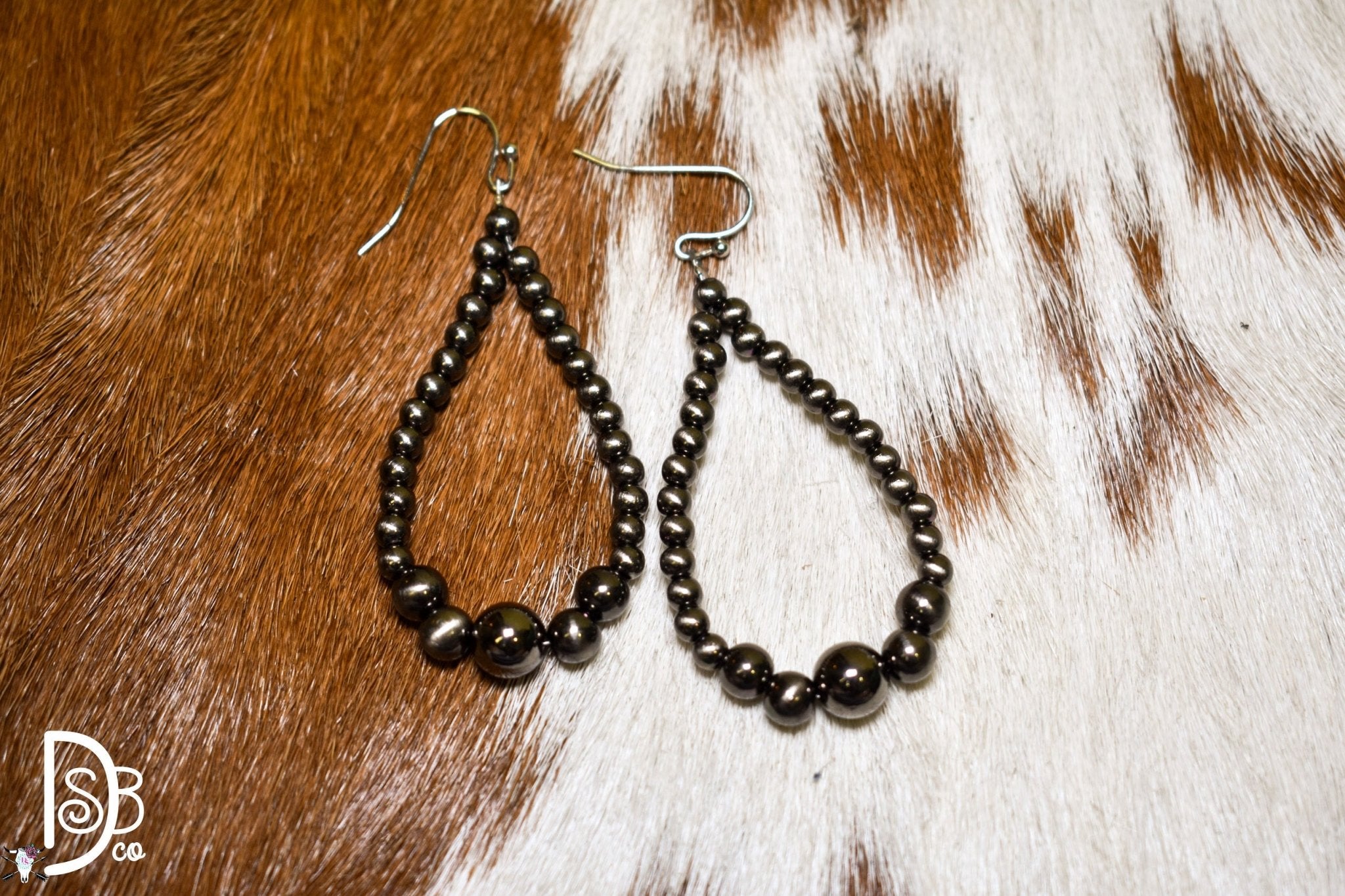Teardrop Graduated Pearl Beaded Earrings - Deadwood South Boutique & Company LLC
