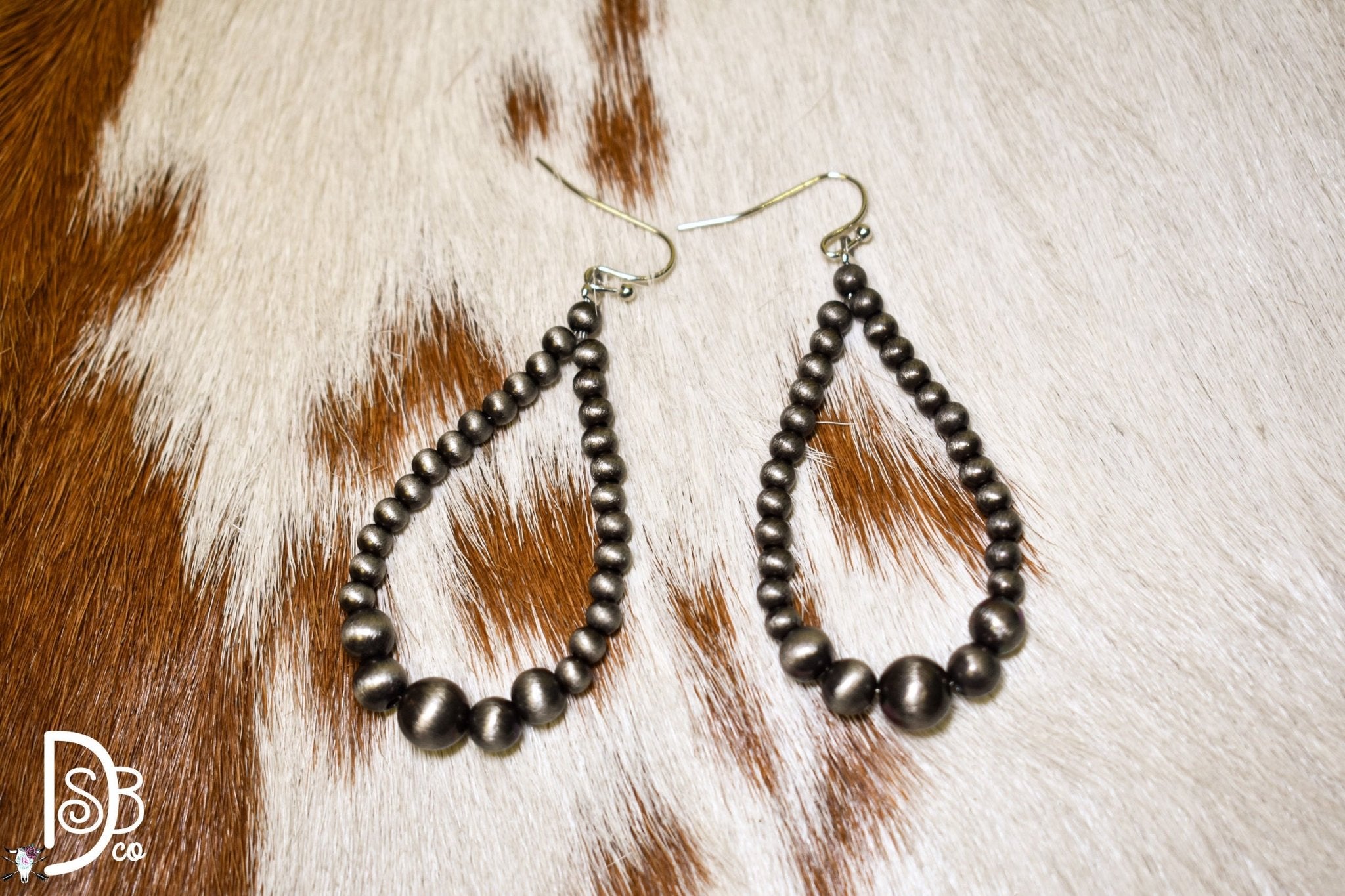 Teardrop Graduated Pearl Beaded Earrings - Deadwood South Boutique & Company LLC