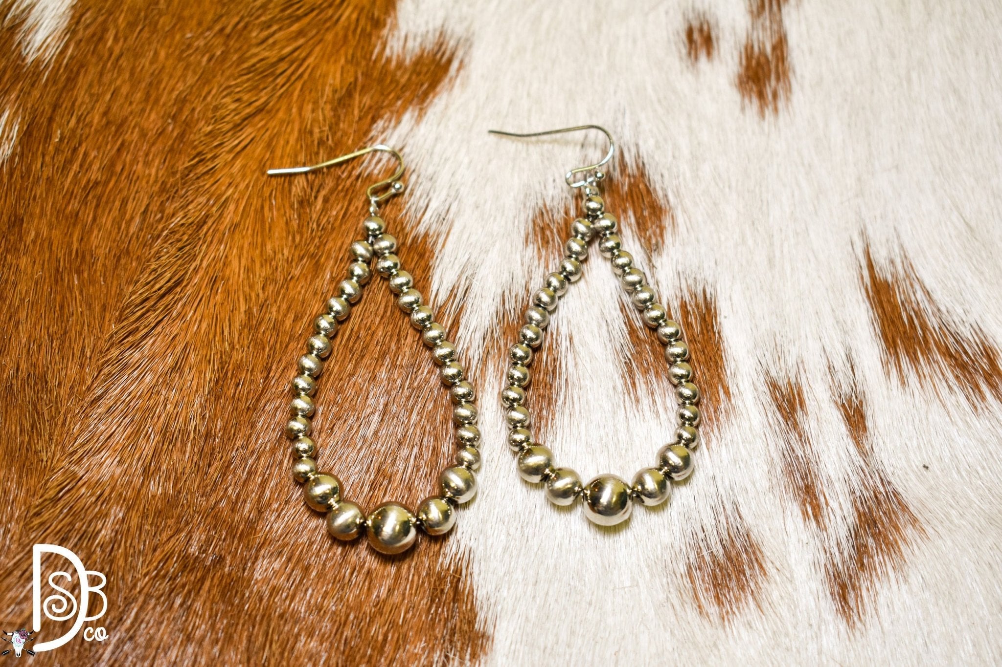 Teardrop Graduated Pearl Beaded Earrings - Deadwood South Boutique & Company LLC